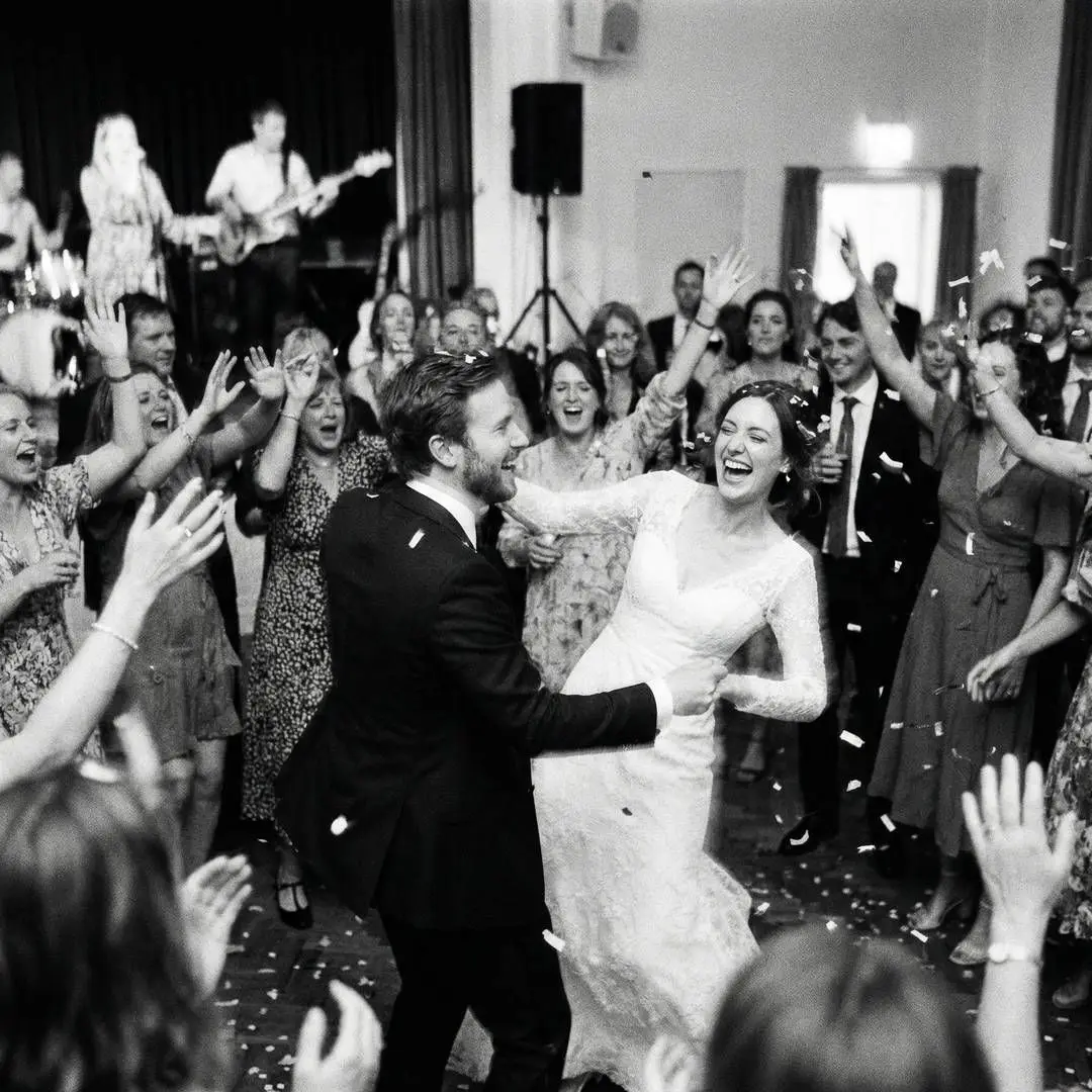 Spontaneous dance floor action